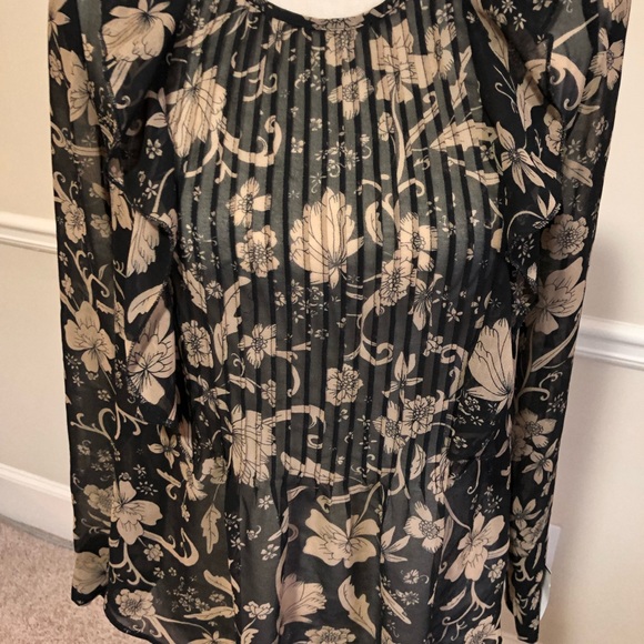 Who What Wear Sheer Print Ruffle Blouse - Picture 4 of 9